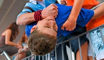 violence-scolaire-les-gendarmes-arrc3aatent-un-jeu-sur-facebook-aprc3a8s-une-bagarre-de-lycc3a9ens